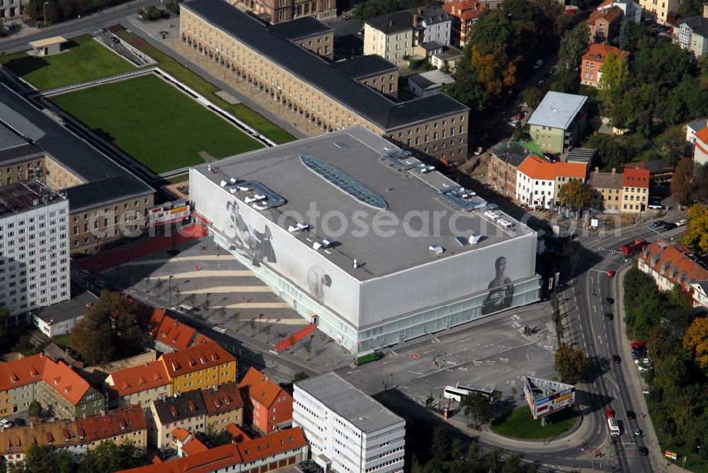 Weimar from above - Blick auf das Einkaufscenter Weimar Atrium am Weimarplatz. Kontakt: ARCOS Facility Management, Centermanagement, Friedensstraße 1, 99423 Weimar; Tel.: 03643 / 77 56 90. Das Center ist eine Handelsimmobilie der Saller Unternehmensgruppe.