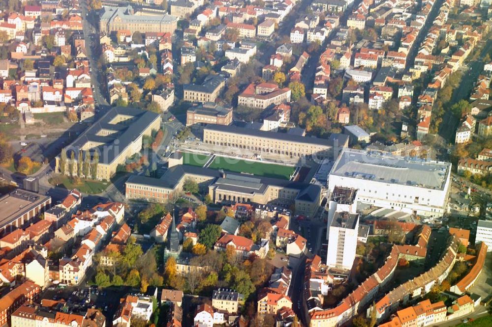 Weimar from the bird's eye view: : Blick auf das Weimarer Atrium, das neue Einkaufszentrum. Der grüne Platz davor ist der Weimarplatz und das obere Gebäude ist das Landesverwaltungsamt