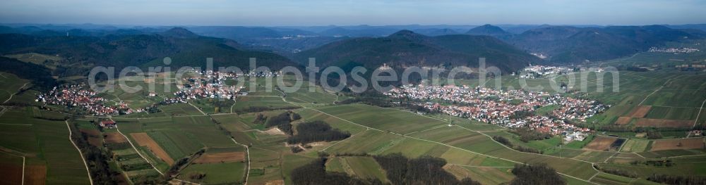 Klingenmünster from the bird's eye view: Forest, wine yard and mountain scenery at Haardtrand of Palatinat forest in Klingenmuenster in the state Rhineland-Palatinate