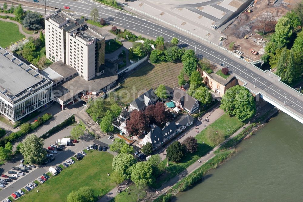 Koblenz from the bird's eye view: Wine village, Mercure Hotel and Rhine-Mosel-Hall in Koblenz in the state of Rhineland-Palatinate. The village is a village-like gastronomy located on the Rhine riverbank close to Pfaffendorfer Bridge. Located behind it are the Mercure Hotel high rise complex and the Rhine-Mosel-Hall with its Congress Centre