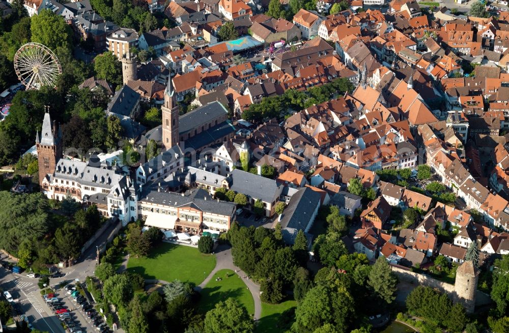 Aerial image Weinheim - Castle Weinheim in Weinheim in the state of Baden-Wuerttemberg. The castle is the seat of the government of the city. It was built in the 15th century but the distinct tower was only added in the 19th century. The castle is known for the diverse building styles. Part of the compound is the Exotic Forest and the castle park