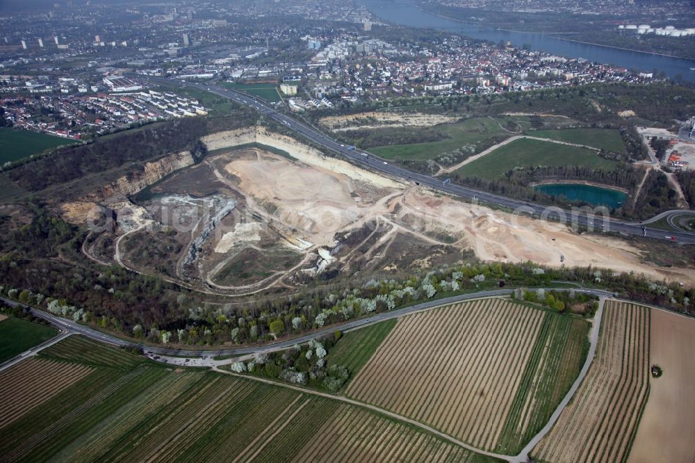 Mainz Laubenheim from above - Weisenau quarry in Mainz in Rhineland-Palatinate. After more than 150 years, where the mining of limestone stood in the foreground, the quarry Weisenau has been passed to a new purpose: the nature and people. Foto Alfons Rath