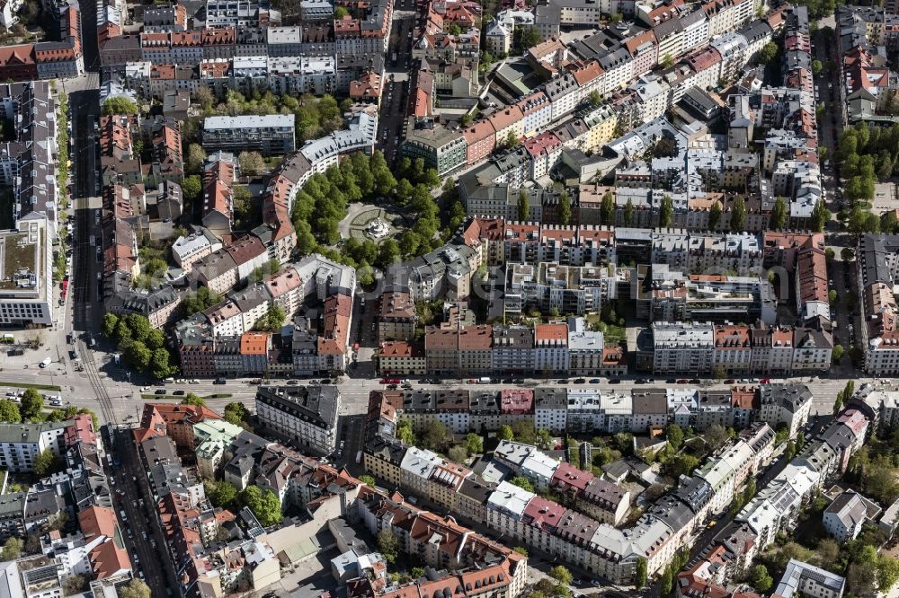 München from the bird's eye view: Weissenburger place in Munich Haidhausen in the state Bavaria. Flowerbeds are created concentrically to the Glaspalast fountain in the middle of the square. For Weissenburger Platz lead Metzstrasse, Weissenburger Strasse and Lothringerstrasse