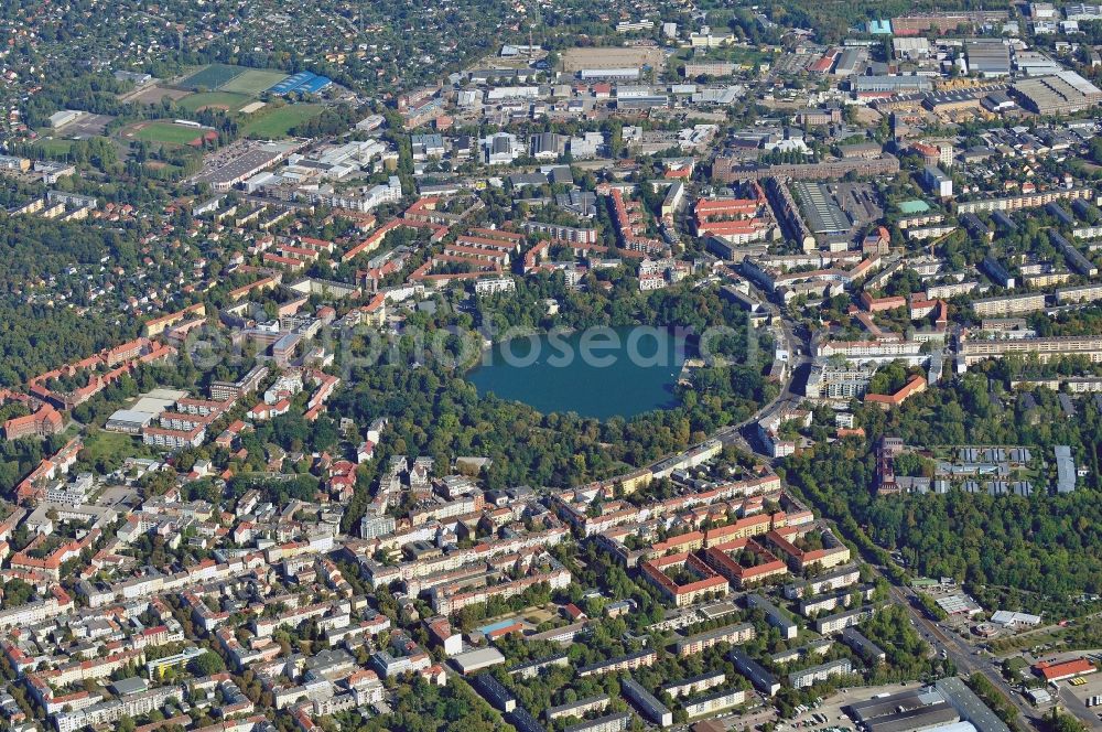 Aerial photograph Berlin - The White Lake is a lake in the district of Weissensee in the Berlin district of Pankow. Around the lake there is the Weissensee Park. On its banks there is a boat rental station and the historic Milchhaeuschen. At the eastern end of the lake, beach days Weissensee, located on the street of the village church Weissensee Berliner Allee, the oldest building in the old village of the district Weissensee