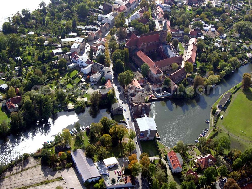 Aerial photograph Brandenburg - 07.10.2004 Blick auf das Werksgelände der Firma Karpow GmbH und der Heidrichsmühle in Brandenburg.