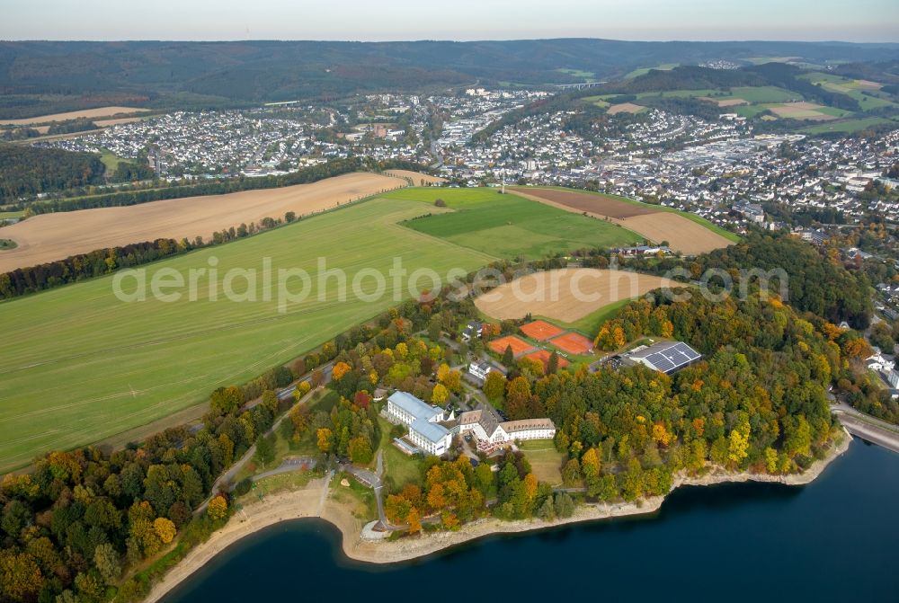 Meschede from above - View on a Welcome Hotel facility with multiple tennis courts and a pier for Boats in Meschede in the state North Rhine-Westphalia