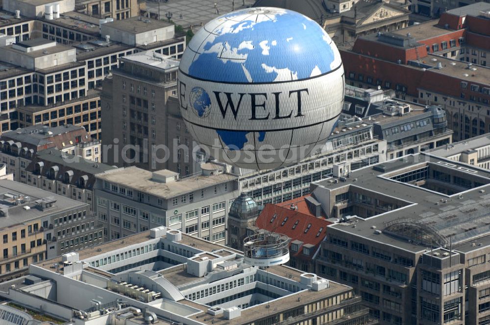 Berlin from the bird's eye view: Blick auf den WELT-Ballon , einem der größten Fessel- Heliumballone der Welt mit WELT-Werbung. Das Unternehmen Air Service Berlin betreibt an der Wilhelmstrasse Ecke Zimmerstraße die beliebte Touristenattraktion mit dem Rundblick über die City. View of the WORLD-balloon, one of the largest captive helium balloons in the world with World-advertising. Air Service Berlin, the company operates the popular tourist attraction with a panoramic view of the City.