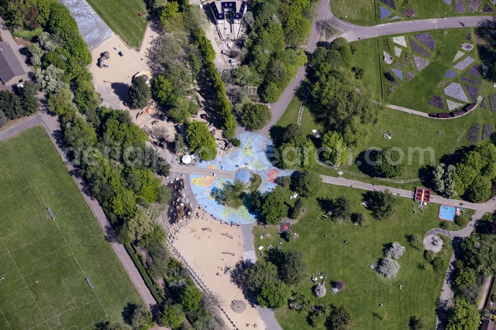 Aerial photograph Berlin - Worlds playground in the West of Britzer Garten Park in the borough of Britz in the district of Neukoelln in Berlin