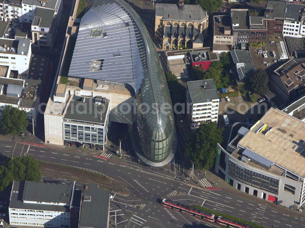 Aerial photograph Köln (NRW) - Blick auf das neue von der Peek & Cloppenburg KG Düsseldorf erbaute Weltstadthaus in der Kölner Innenstadt. Der Glaspalast mit seinem ovalen Grundriss und seiner schalenförmigen Fassade wurde von dem Architekten Renzo Piano erschaffen. Ab September wird auf rund 14.200 Quadratmetern Verkaufsfläche und fünf Etagen Damen-, Herren- und Kindermode vertrieben. Peek & Cloppenburg KG, Weltstadthaus, Köln - Schildergasse, 50667 Köln, Schildergasse 65-67, 0221 - 453900