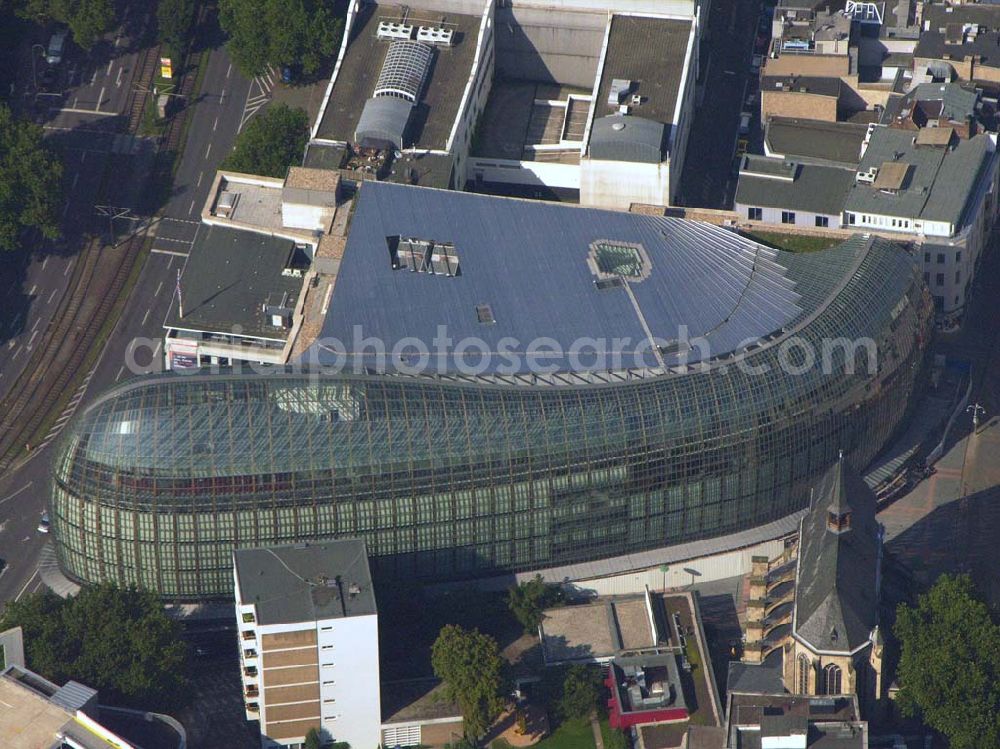 Aerial photograph Köln (NRW) - Blick auf das neue von der Peek & Cloppenburg KG Düsseldorf erbaute Weltstadthaus in der Kölner Innenstadt. Der Glaspalast mit seinem ovalen Grundriss und seiner schalenförmigen Fassade wurde von dem Architekten Renzo Piano erschaffen. Ab September wird auf rund 14.200 Quadratmetern Verkaufsfläche und fünf Etagen Damen-, Herren- und Kindermode vertrieben. Peek & Cloppenburg KG, Weltstadthaus, Köln - Schildergasse, 50667 Köln, Schildergasse 65-67, 0221 - 453900