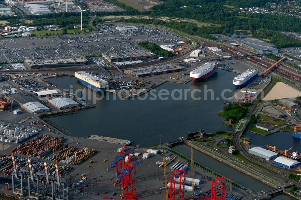 Bremerhaven from above - Turning basin in the Ueberseehafen in the district Stadtbremisches Ueberseehafengebiet Bremerhaven in Bremerhaven in the state Bremen, Germany