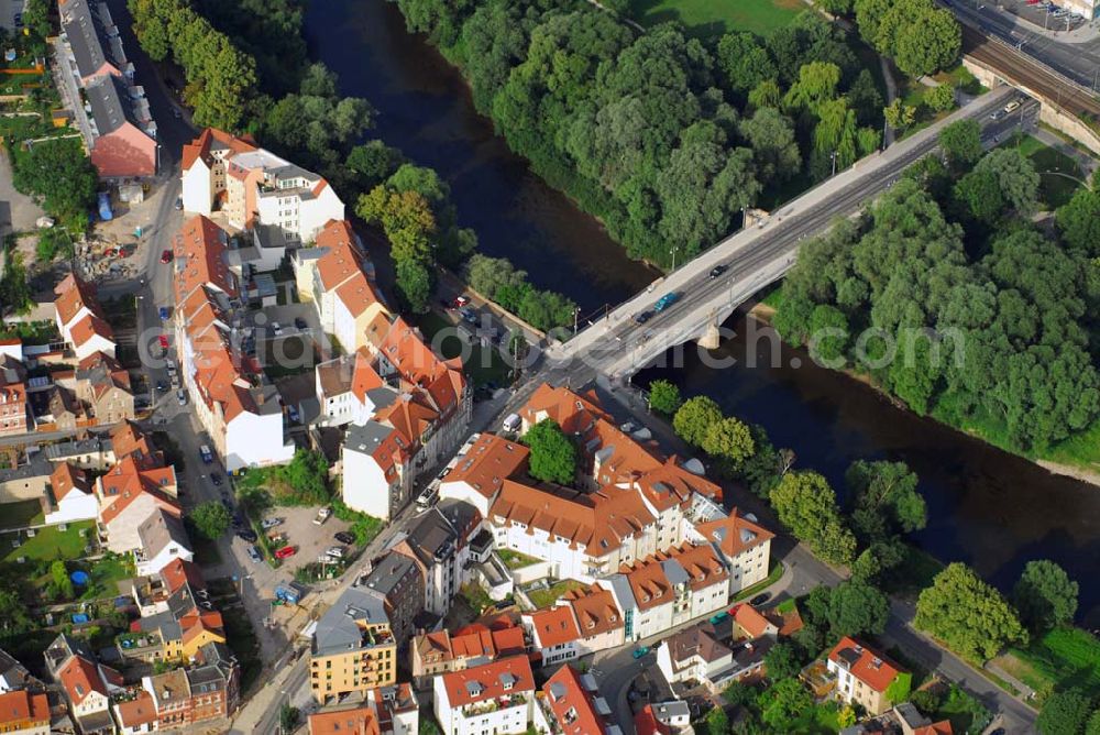 Jena from above - Blick auf das Wenigenjenaer Ufer mit Brücke und Wohnhäuser.