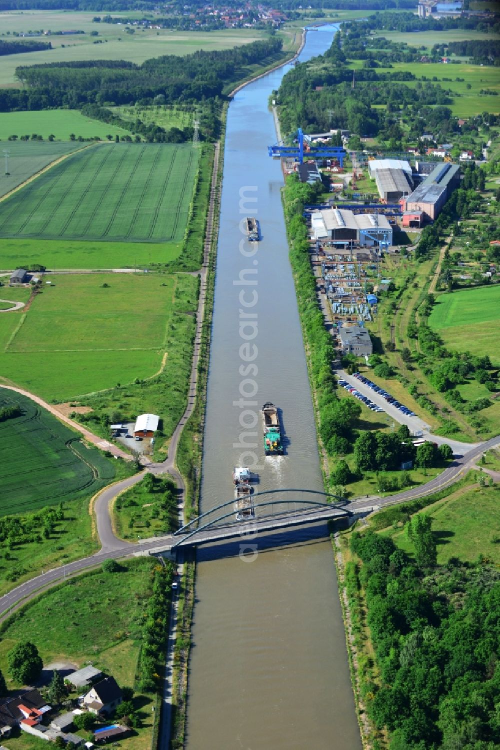 Aerial image Elbe-Parey - View over the Werder road bridge along the Elbe-Havel-Canel in Parey in the state Saxony-Anhalt