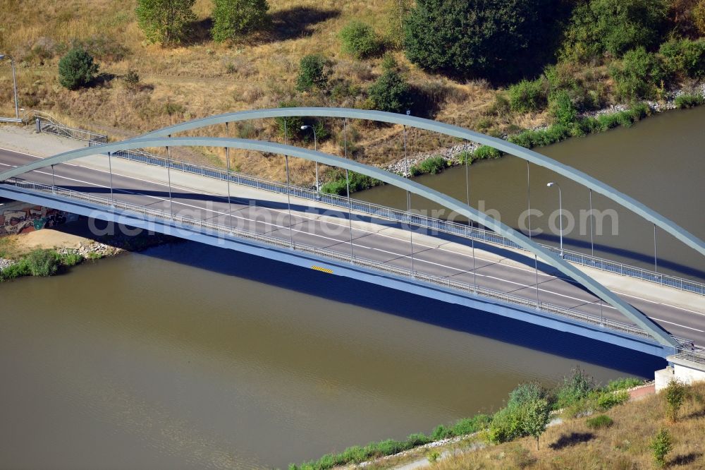 Parey from the bird's eye view: Werder road bridge over the Elbe-Havel-Canel in Parey in the state Saxony-Anhalt