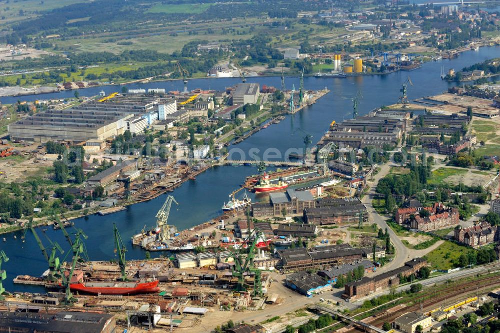 Aerial image Danzig / Gdansk - Blick auf die Werft Danzig AG / Stocznia Gdanska am Kanal Kaszubski und einen Teil des sich in der Bauphase befindlichen Geschäftsviertels Young City am Hafen von Danzig-Schellmühl / Gdansk-Mlyniska in Pommern / Pomorskie, Polen. View on the Gdansk shipyard / Stocznia Gdanska at the canal Kaszubski and a part of the commercial site Young City at the port of Gdansk-Mlyniska in the Pomeranian Voivodeship / Pomorskie, Poland.