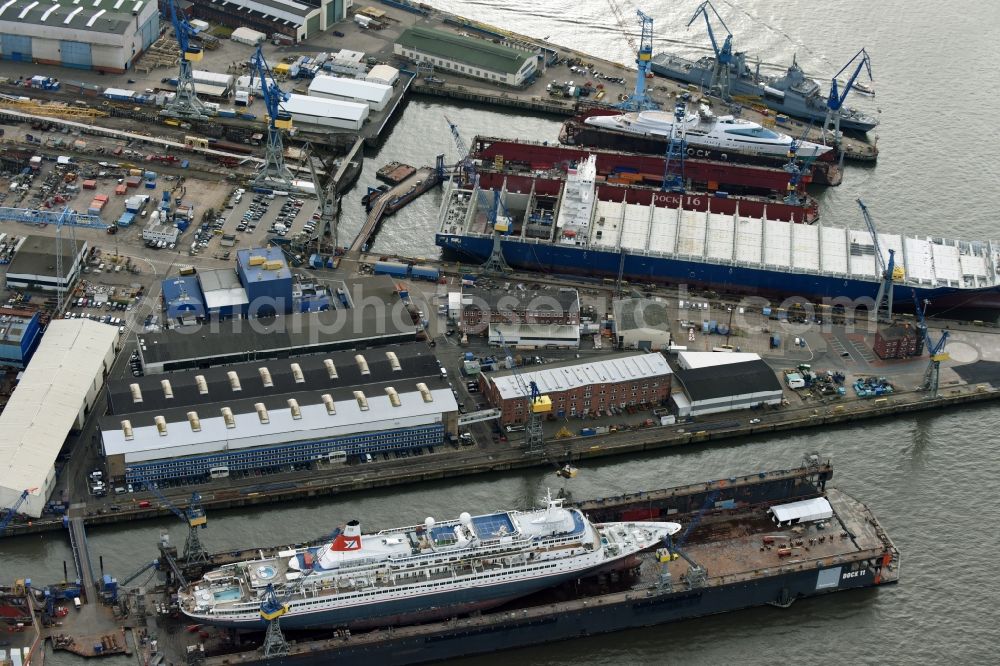 Hamburg from the bird's eye view: Shipyard - site of the Blohm + Voss in the district Kleiner Grasbrook in Hamburg