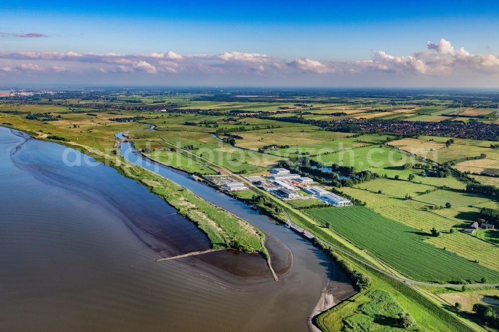 Drochtersen from the bird's eye view: Shipyard of the boat yard on the banks of the Elbe Hatecke GmbH Bootswerft in Drochtersen in the state Lower Saxony, Germany