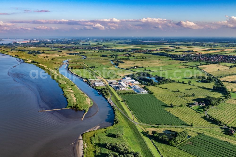 Aerial image Drochtersen - Shipyard of the boat yard on the banks of the Elbe Hatecke GmbH Bootswerft in Drochtersen in the state Lower Saxony, Germany