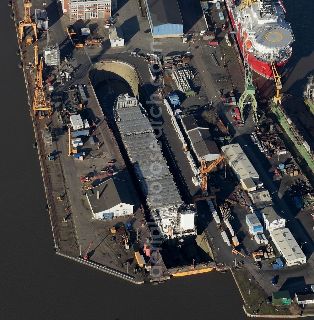 Aerial photograph Bremerhaven - Shipyard - site of the Lloyd Werft an der Brueckenstrasse im Ueberseehafen in Bremerhaven in the state Bremen