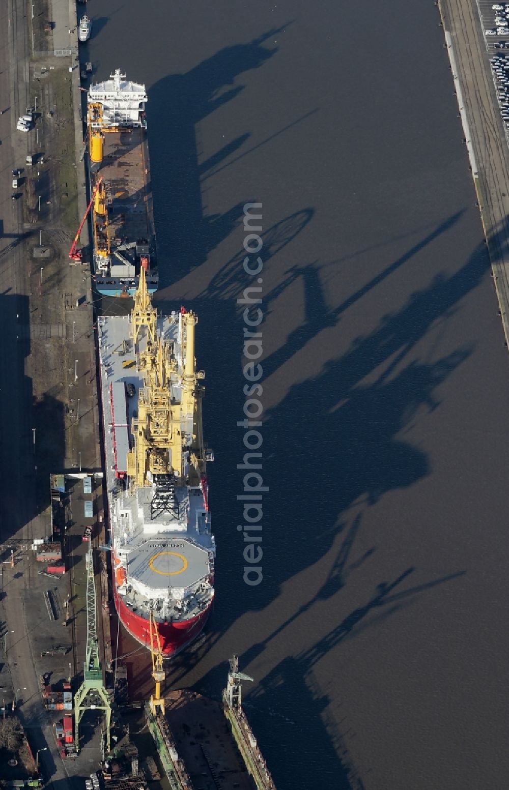 Aerial image Bremerhaven - Shipyard - site of the Lloyd Werft an der Brueckenstrasse im Ueberseehafen in Bremerhaven in the state Bremen