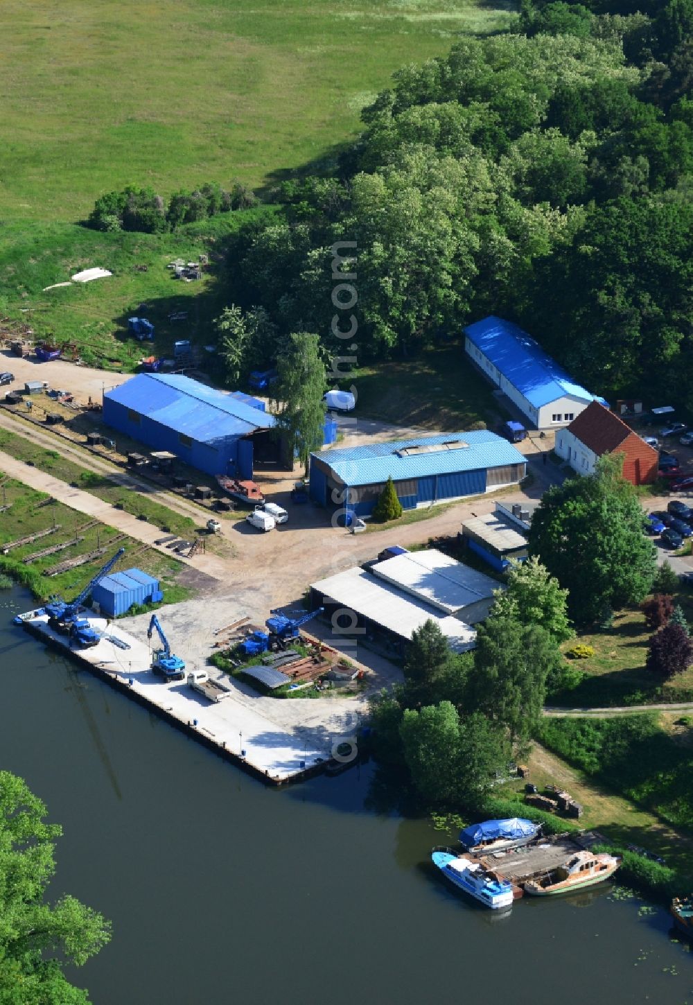 Aerial photograph Derben - Shipyard - site of the Schiffswerft Bolle GmbH in Derben in the state Saxony-Anhalt