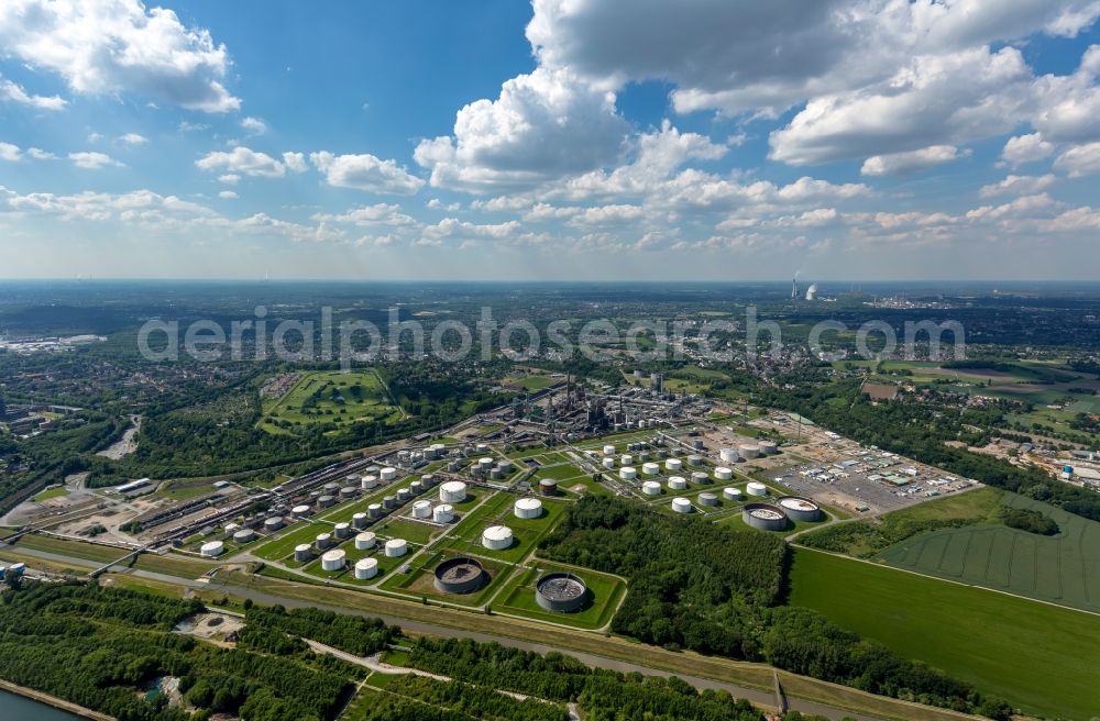 Gelsenkirchen OT Horst from the bird's eye view: View of the factory of the Ruhr Oel GmbH in the district of Horst in Gelsenkirchen in the state North Rhine-Westphalia