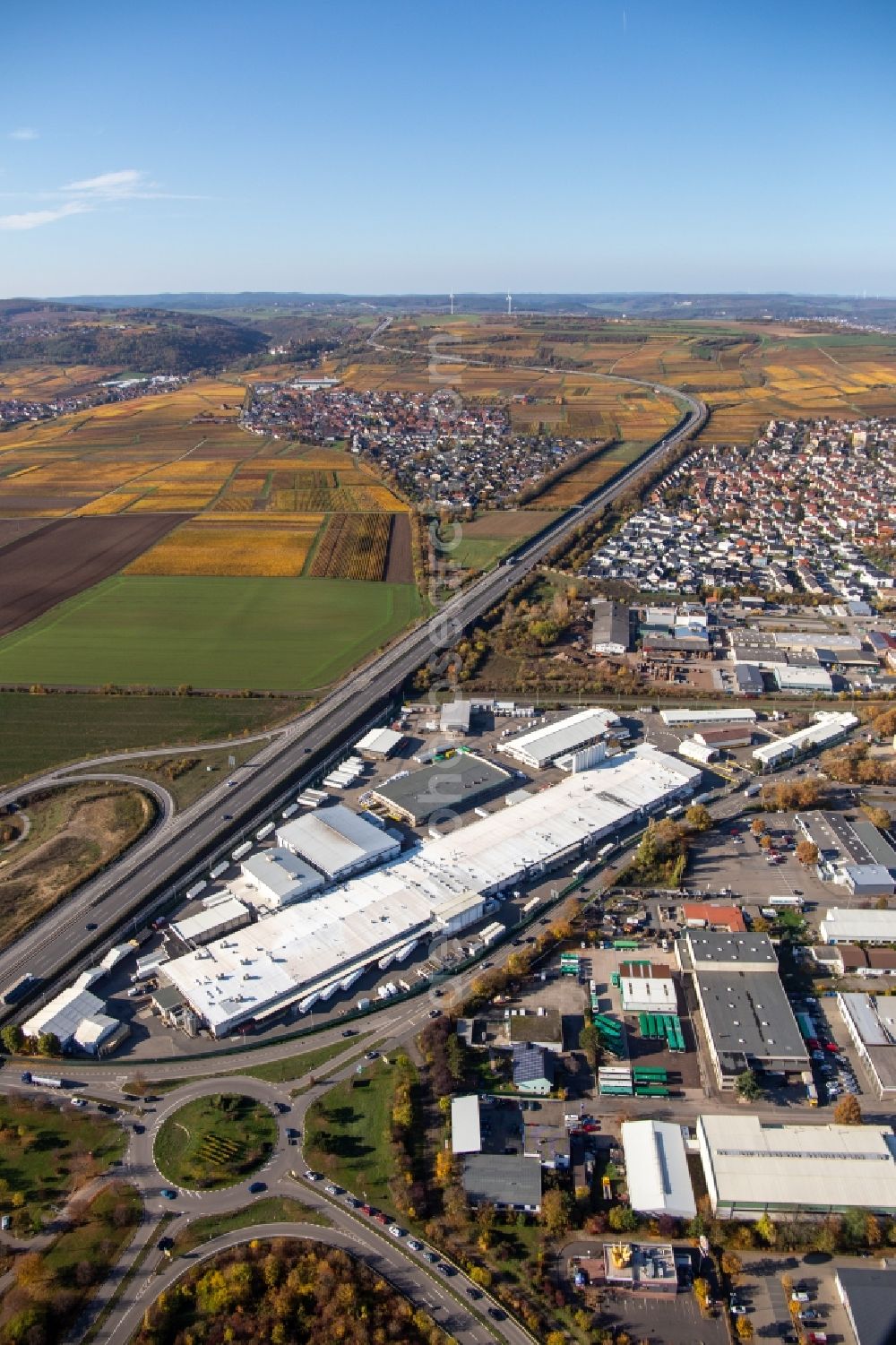 Grünstadt from the bird's eye view: Building and production halls on the premises of Aafes Europa in Gruenstadt in the state Rhineland-Palatinate, Germany