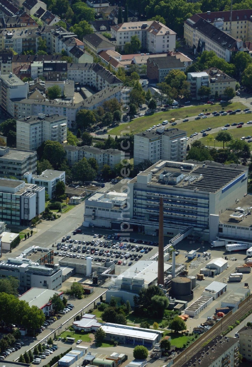 Ludwigshafen am Rhein from the bird's eye view: Building and production halls on the premises of Abbvie GmbH & Co. KG on Knollstrasse in Ludwigshafen am Rhein in the state Rhineland-Palatinate