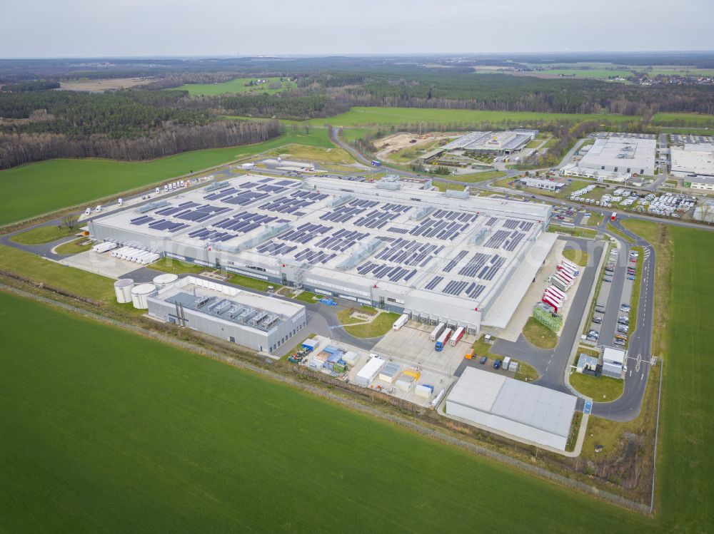 Aerial photograph Kamenz - Buildings and production halls on the factory premises of AccuMotive The German Accumotive at the Kamenz site, as a wholly owned subsidiary of Mercedes-Benz AG, has been producing drive batteries for hybrid and electric vehicles from Mercedes-Benz and smart as well as commercial vehicles since 2012 on Nordstrasse in the Bernbruch district of Kamenz in the state of Saxony, Germany