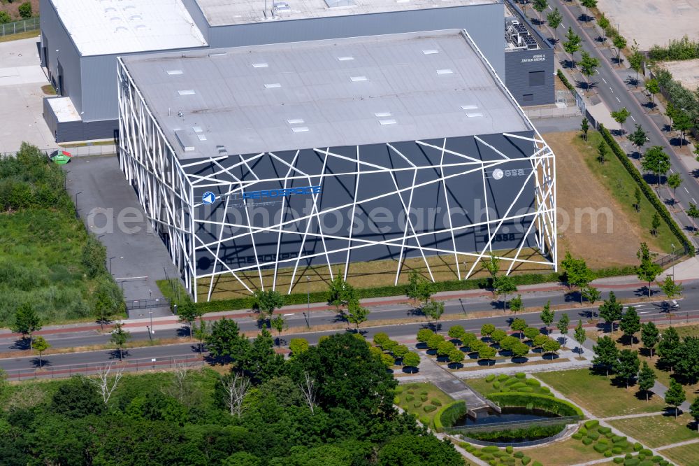 Aerial image Bremen - Building and production halls on the premises of MT Aerospace AG on street Airbus-Allee in the district Neuenland in Bremen, Germany