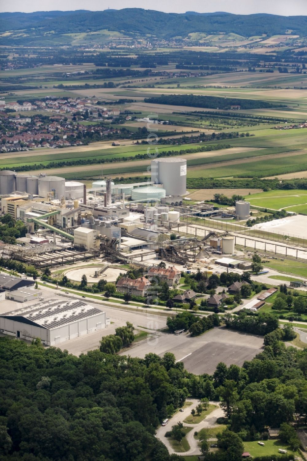 Tulln an der Donau from the bird's eye view: Building and production halls on the premises of Agrana Zucker GmbH Tulln Reitherstrasse in Tulln an der Donau in Lower Austria, Austria