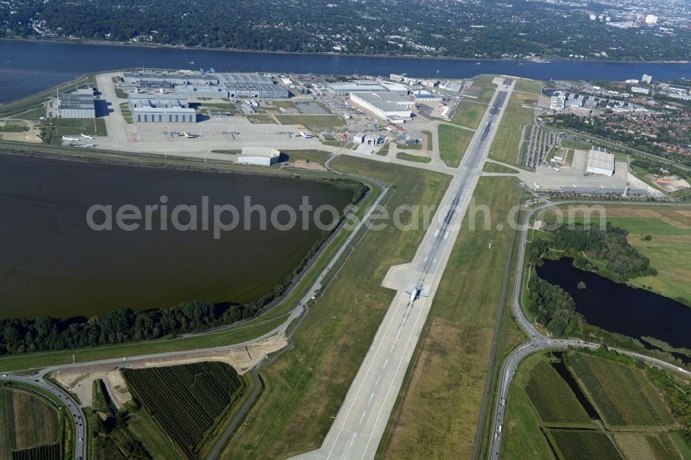 Hamburg Finkenwerder from above - Airfield Hamburg-Finkenwerder