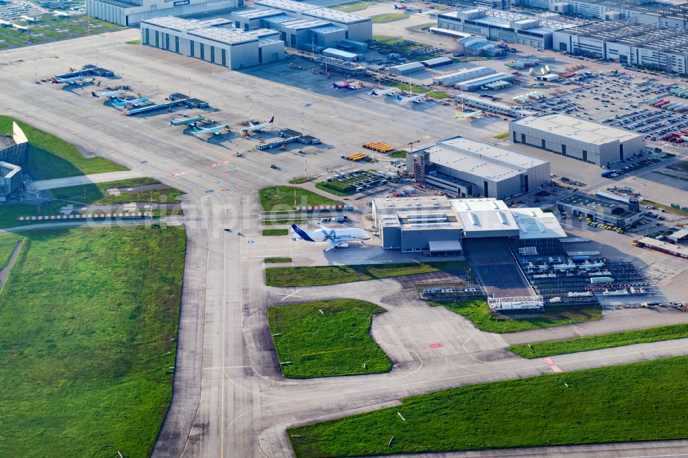 Aerial image Hamburg - Views of the sound protection facility for engine test runs with an airplane type Airbus A320-200 on the Hamburg - Finkenwerder airfield on the premises of Airbus Germany GmbH