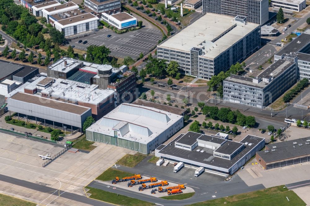 Bremen from the bird's eye view: Building and production halls on the premises of Airbus SE on Airbus-Allee in the district Neustadt in Bremen, Germany