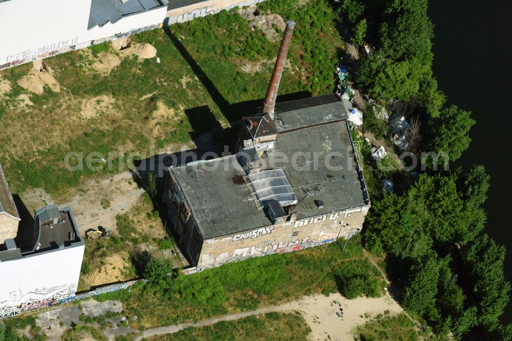 Aerial photograph Berlin - Plant site of the old factory of Norddeutschen Eiswerke AG einer Berliner Eisfabrik in of Koepenicker Str. in Berlin, Germany