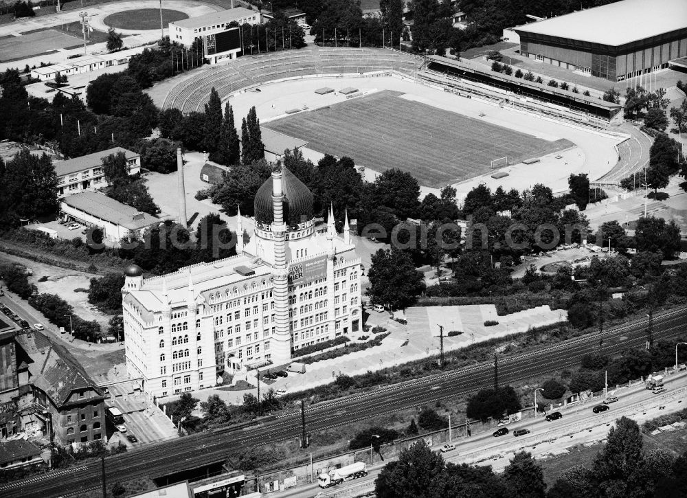 Aerial photograph Dresden - Work area, factory building of the old cigarette factory of Yenidze in Dresden in the federal state Saxony on the former territory of the German democratic republic (GDR)