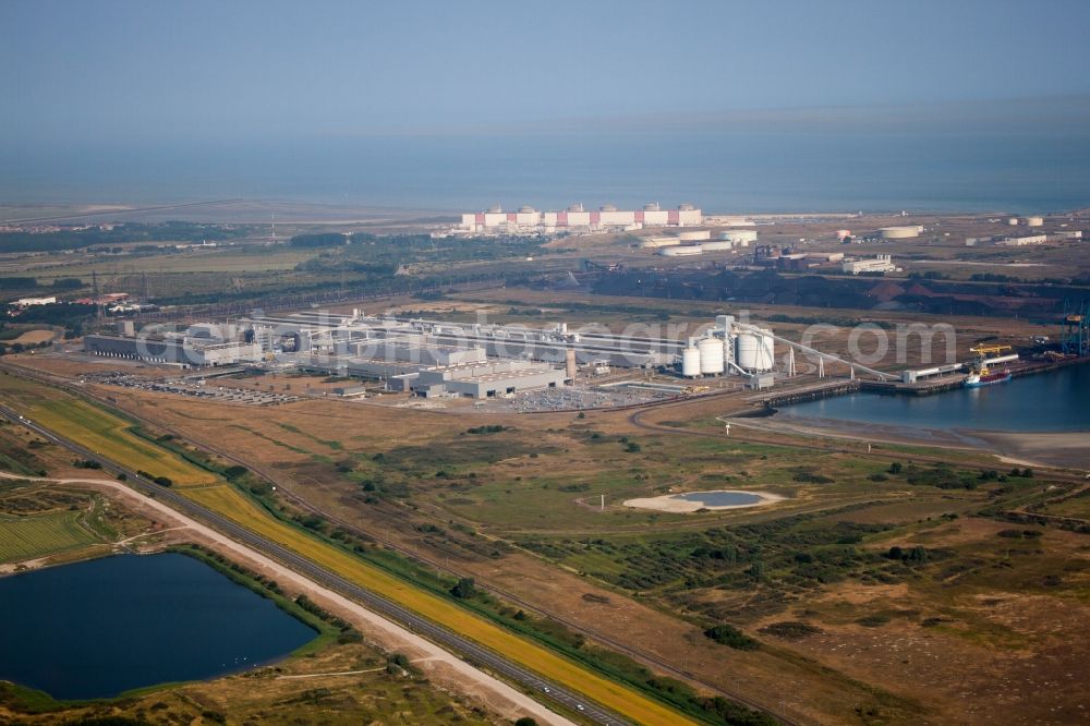 Aerial photograph Loon-Plage - Building and production halls on the premises of Aluminium Dunkerque in Loon-Plage in Hauts-de-France, France