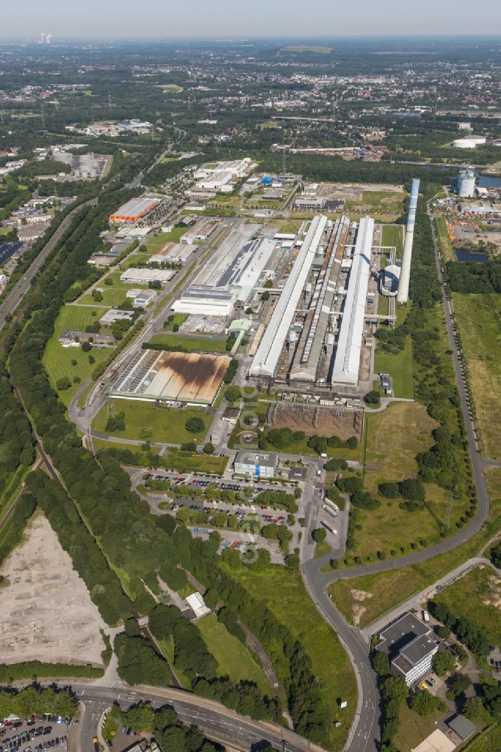 Essen from above - Premises of aluminum - hut TRIMET ALUMINIUM AG in Essen, North Rhine-Westphalia NRW