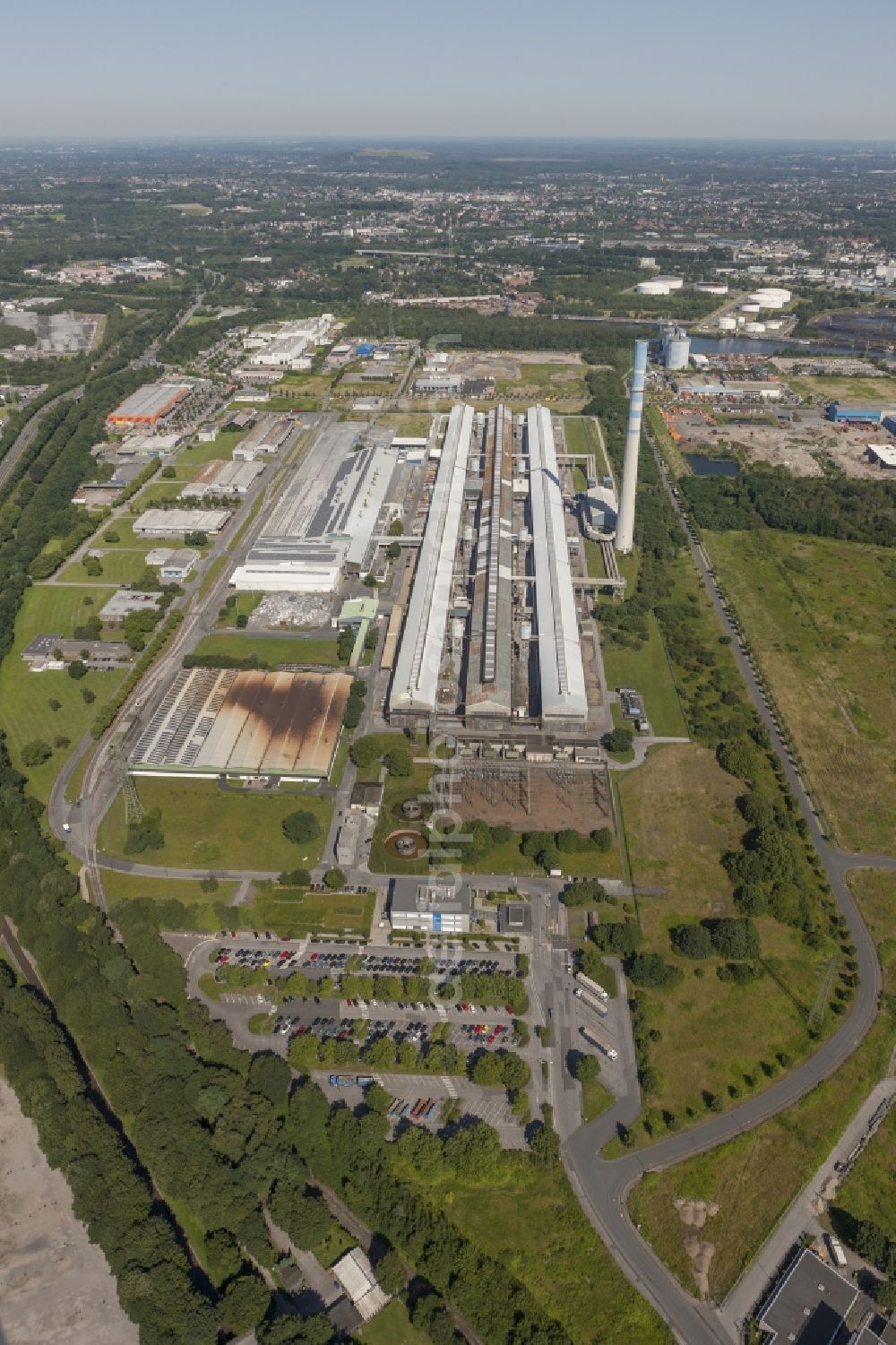 Essen from the bird's eye view: Premises of aluminum - hut TRIMET ALUMINIUM AG in Essen, North Rhine-Westphalia NRW