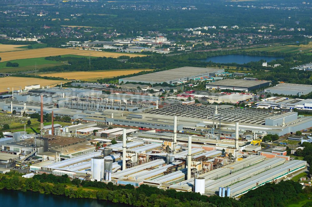 Neuss from the bird's eye view: Building and production halls on the premises of Aluminium Norf GmbH in the district Uedesheim in Neuss in the state North Rhine-Westphalia, Germany