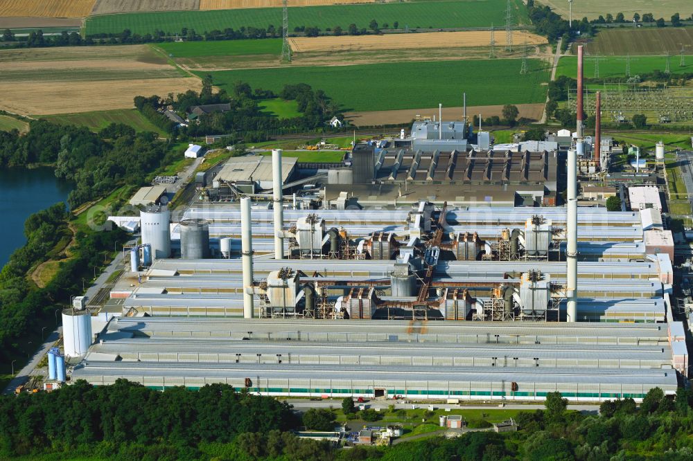 Neuss from the bird's eye view: Building and production halls on the premises of Aluminium Norf GmbH in the district Uedesheim in Neuss in the state North Rhine-Westphalia, Germany