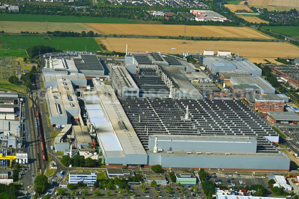 Aerial image Neuss - Building and production halls on the premises of Aluminium Norf GmbH in the district Uedesheim in Neuss in the state North Rhine-Westphalia, Germany