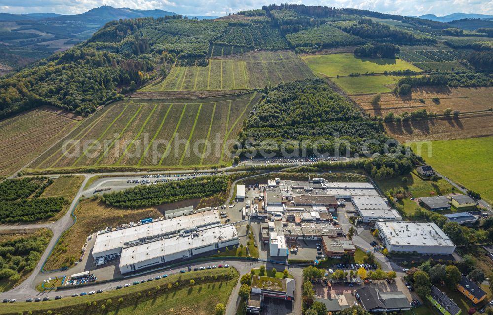 Aerial photograph Bestwig - Building and production halls on the premises of Arconic in Bestwig in the state North Rhine-Westphalia, Germany