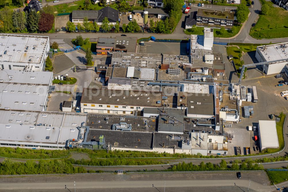 Aerial photograph Bestwig - Building and production halls on the premises of Arconic in Bestwig in the state North Rhine-Westphalia, Germany