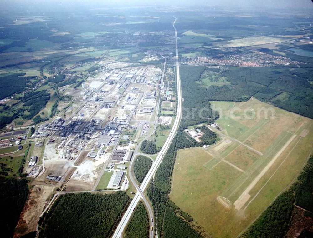 Schwarzheide / BRB from the bird's eye view: Werksgelände der BASF - Schwarzheide mit dem Flugplatz Schwarzheide