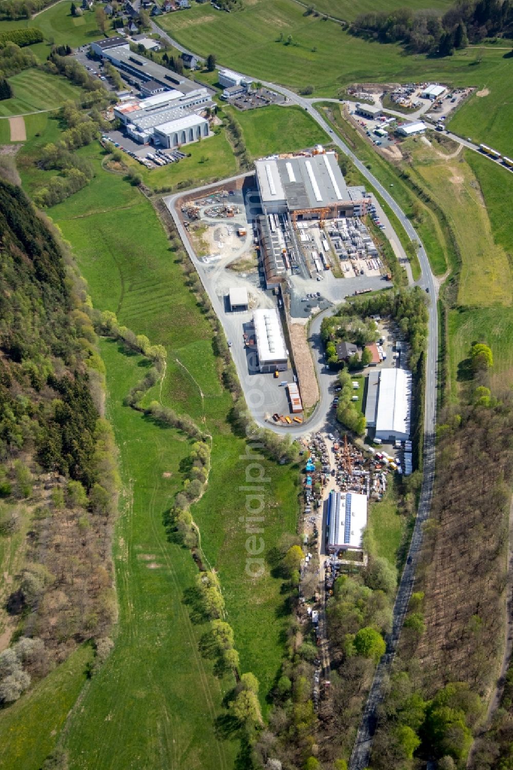 Netphen from above - Building and production halls on the premises of Bauunternehmung GUeNTHER GmbH on Sohlstaettenweg in the district Helgersdorf in Netphen in the state North Rhine-Westphalia, Germany