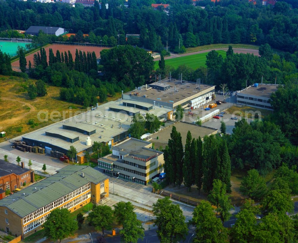 Berlin from the bird's eye view: Building and production halls on the premises of BAV Hagen Batterie on Blomberger Weg in the district Reinickendorf in Berlin, Germany