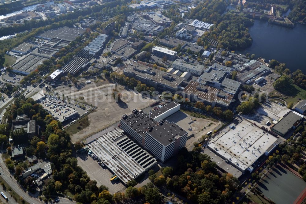 Aerial photograph Berlin - View of the BMW factory in the district of Spandau in Berlin