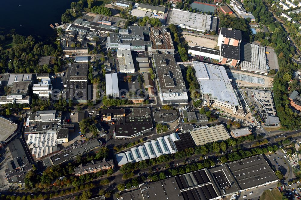 Aerial photograph Berlin - Factory area of the Bayerische Motoren Werke of BMW AG motorcycle plant at the Juliusturm in the district of Spandau in Berlin, Germany