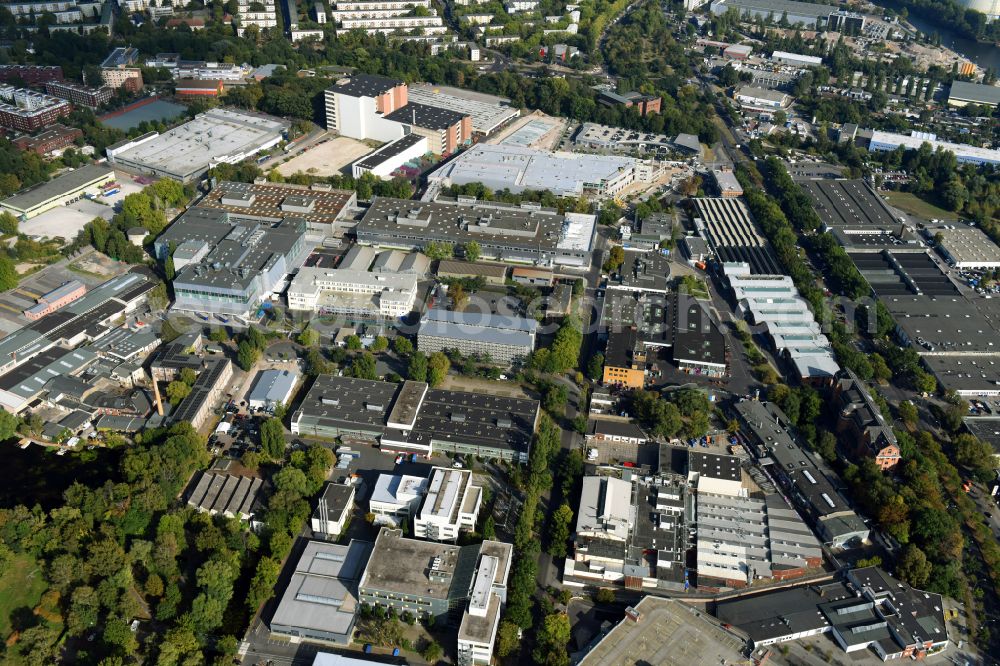 Aerial image Berlin - Factory area of the Bayerische Motoren Werke of BMW AG motorcycle plant at the Juliusturm in the district of Spandau in Berlin, Germany